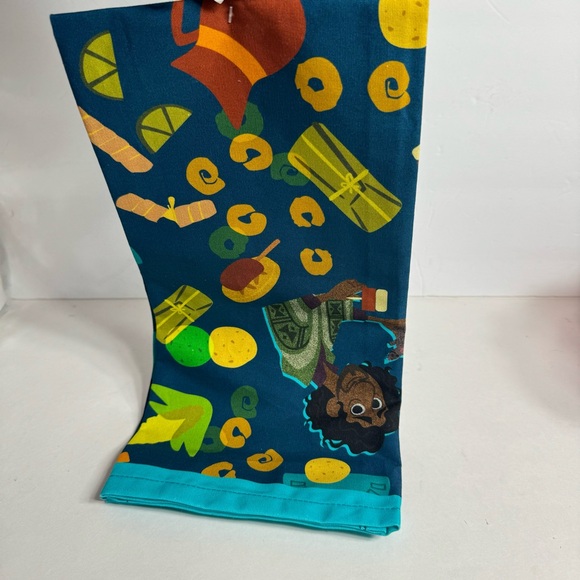 NWT. Disney Potholder And Towel set. Epcot Food And Wine Encanto design. - Picture 6 of 9